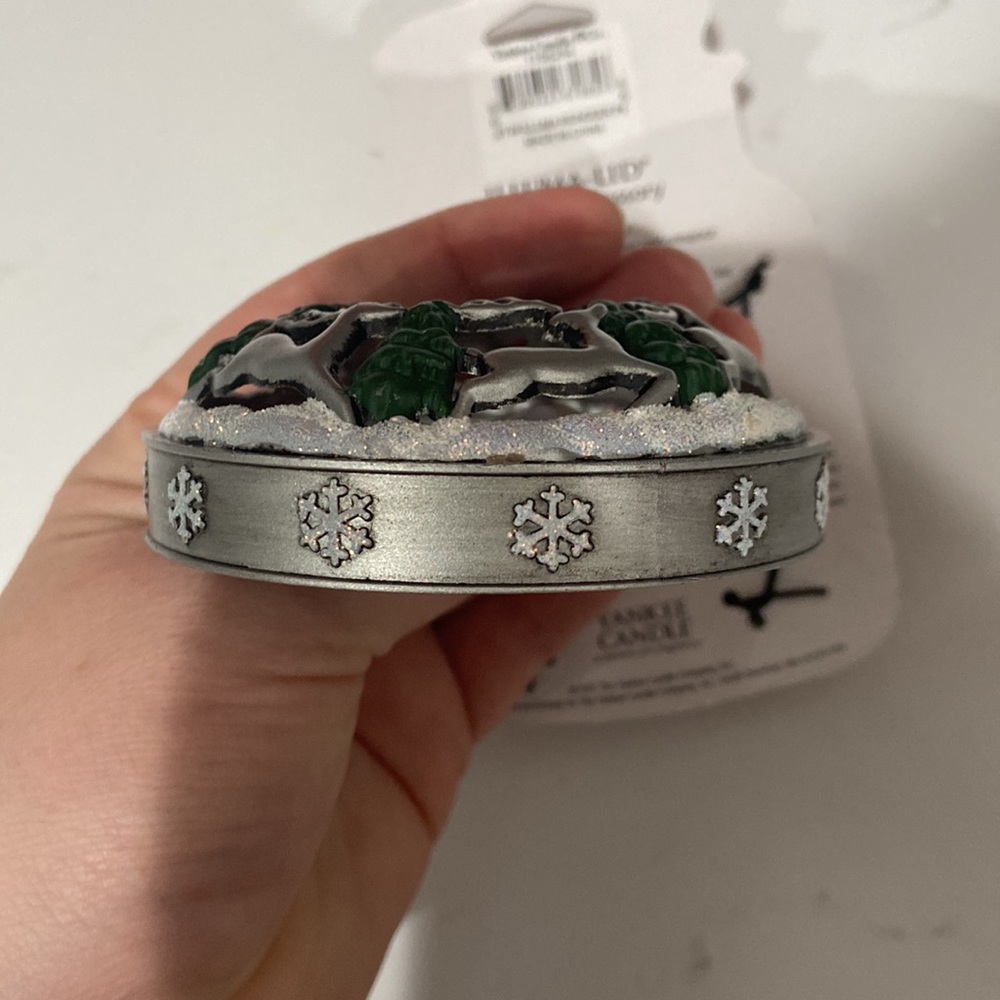 NEW Yankee Candle Christmas Winter Scene Design Illuma-Lid Jar Candle lid 2 lids - Picture 8 of 10